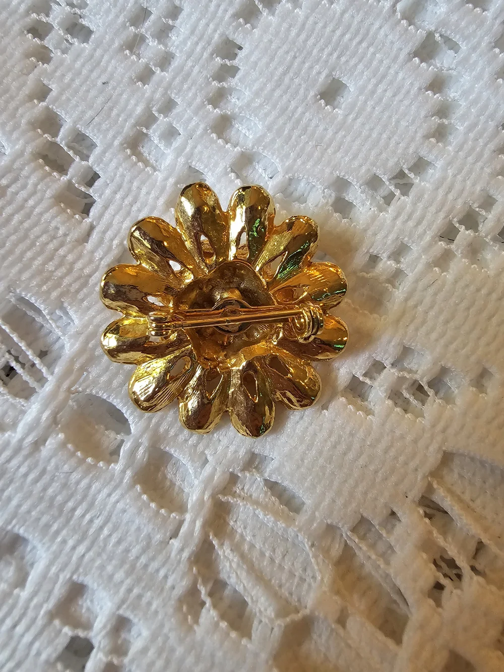Vintage Gold-Tone Tiered Flower Brooch Scarf Clip Faux Pearl
